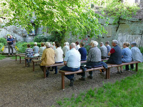 Maiandacht in der Naumburger Fatima Grotte (Foto: Karl-Franz Thiede)